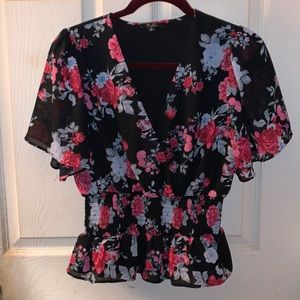 Flowered lined V-neck shirt  Size L